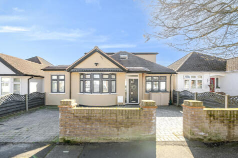Herlwyn Avenue, Ruislip, Middlesex 5 bed bungalow for sale