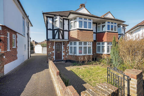Essex Close, Ruislip, Middlesex 3 bed semi