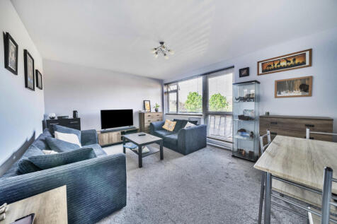Rydal Way, Ruislip, Middlesex 2 bed apartment for sale