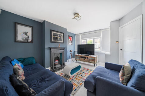 2 bedroom semi-detached house for sale