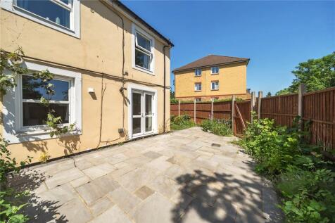 Bayes Close, London, SE26 2 bed maisonette for sale
