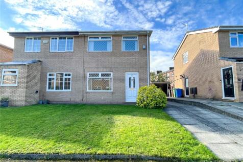 Ivy Green Drive, Springhead... 3 bed semi