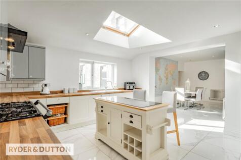 Manchester Road, Mossley, OL5 5 bed detached house for sale