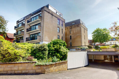 Western Court, Western Road, 3 bed apartment for sale