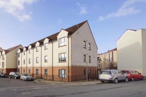 3 bedroom maisonette for sale
