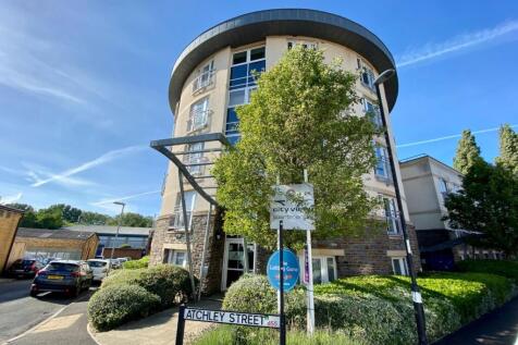 3 bedroom flat for sale