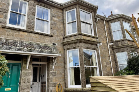 12 Pendarves Road, Penzance, TR18 2AJ 1 bed apartment for sale