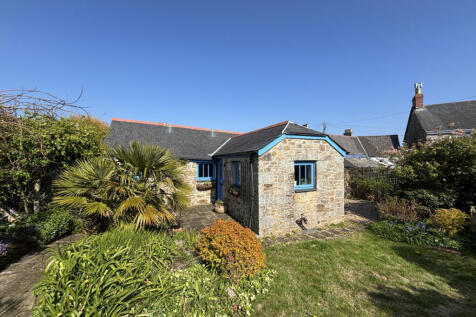St Pol de Leon, Trungle, TR19 6US 2 bed barn conversion for sale