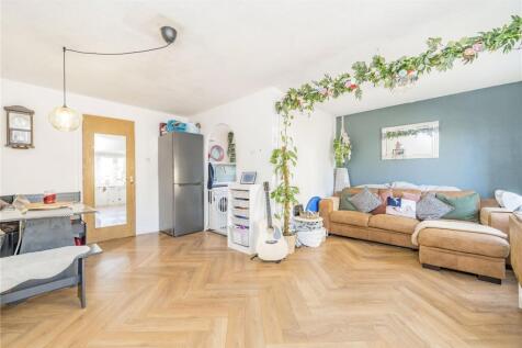 Oak Apple Court, Lee, SE12 2 bed apartment for sale