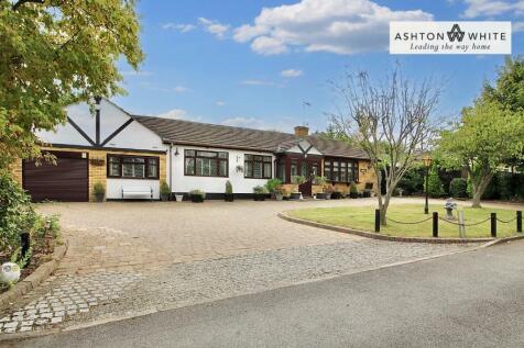 4 bedroom detached bungalow for sale