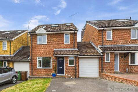 4 bedroom link detached house for sale