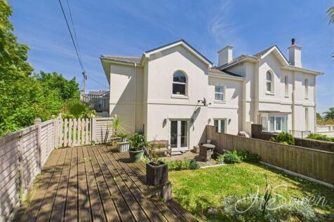 3 bedroom town house for sale