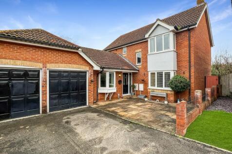 Northampton Close, Braintree, CM7 4 bed detached house for sale