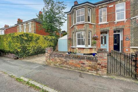 Woodfield Road, Braintree, CM7 3 bed semi