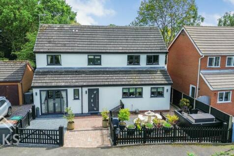 5 bedroom detached house for sale