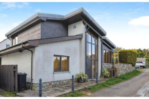 2 bedroom detached house for sale