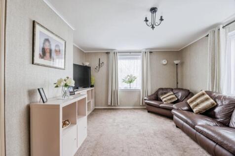 3 bedroom flat for sale