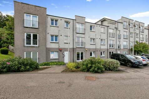 2 bedroom ground floor flat for sale