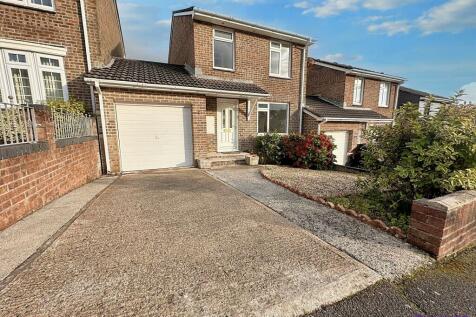 3 bedroom link detached house for sale