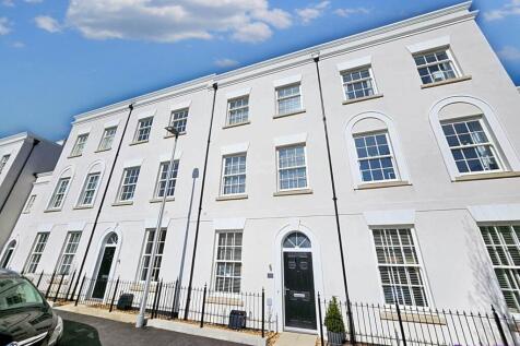 3 bedroom town house for sale