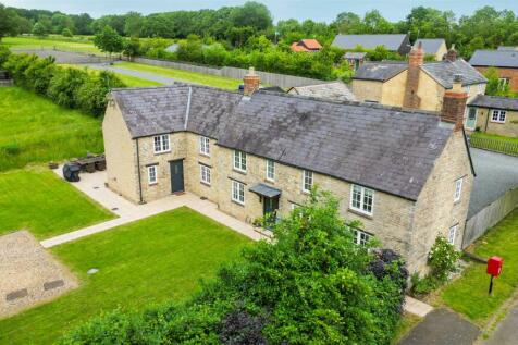 3 bedroom country house for sale