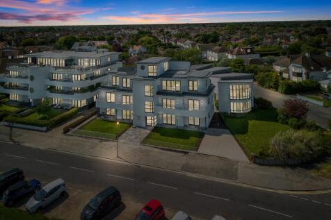 Frinton on Sea 2 bed apartment for sale