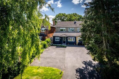 Portsmouth Road, Ripley, Woking... 3 bed semi