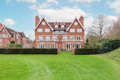 Springwood Park, Tonbridge, Kent, TN11 3 bed apartment for sale