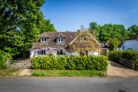 Smithwood Avenue, Cranleigh, Surrey, GU6 5 bed detached house for sale