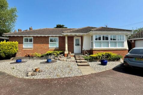 3 bedroom detached bungalow for sale