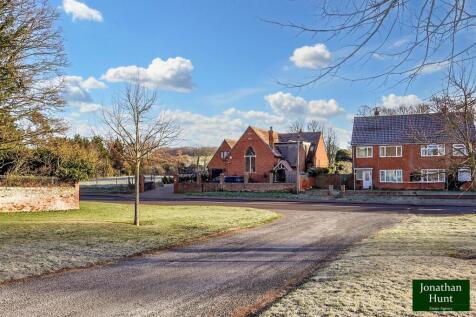 Buntingford SG9 5 bed detached house for sale