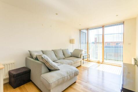 High Road, Wood Green, London, N22 2 bed flat for sale