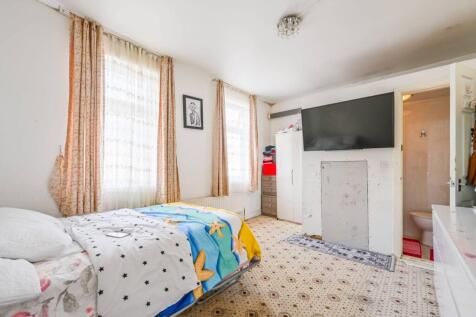 BROMLEY ROAD, Tottenham, London, N17 3 bed terraced house for sale
