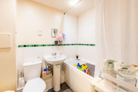 Leopold Road, N18, Tottenham, London... 2 bed flat for sale