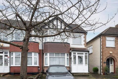 New Park Avenue, Palmers Green... 4 bed semi