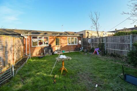 Colton Gardens, Tottenham, London, N17 2 bed bungalow for sale