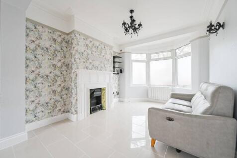 Princes Avenue, Wood Green, London, N13 3 bed house for sale