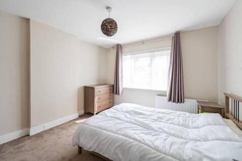 Lister Gardens, Tottenham, London, N18 3 bed terraced house for sale