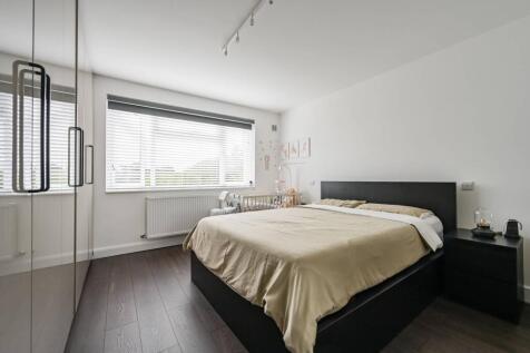 Truro Road, Wood Green, London, N22 2 bed flat for sale