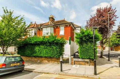 Sylvan Avenue, N22, Wood Green... 3 bed flat for sale