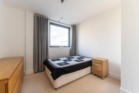 Station Grove, Wembley, HA0 2 bed flat for sale