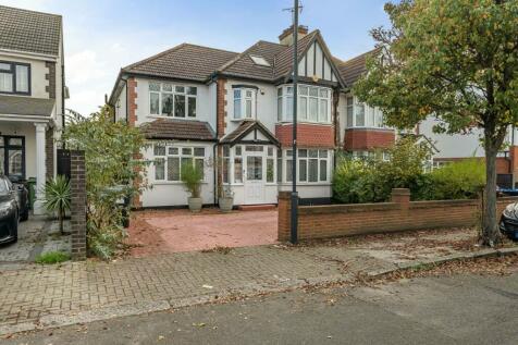 6 bedroom semi-detached house for sale