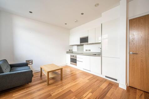 Fraser Road, Perivale, Greenford, UB6 1 bed flat for sale
