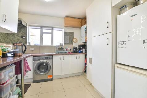Church Lane, Kingsbury, London, NW9 2 bed flat for sale