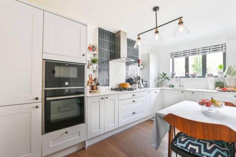 South Gardens, Wembley Park, Wembley... 2 bed flat for sale