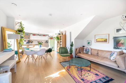 3 bedroom flat for sale