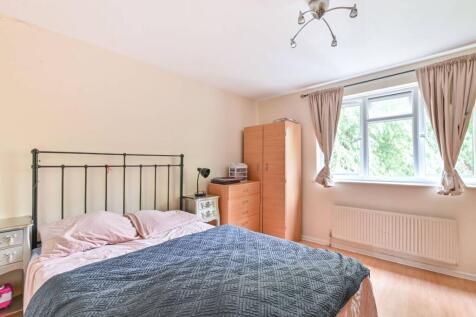 Cambridge Close, Neasden, London, NW10 1 bed flat for sale