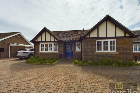 2 bedroom detached bungalow for sale