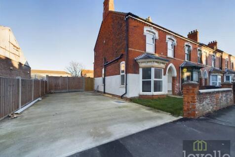 George Street, Mablethorpe... 4 bed end of terrace house for sale