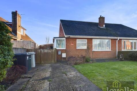 2 bedroom semi-detached bungalow for sale